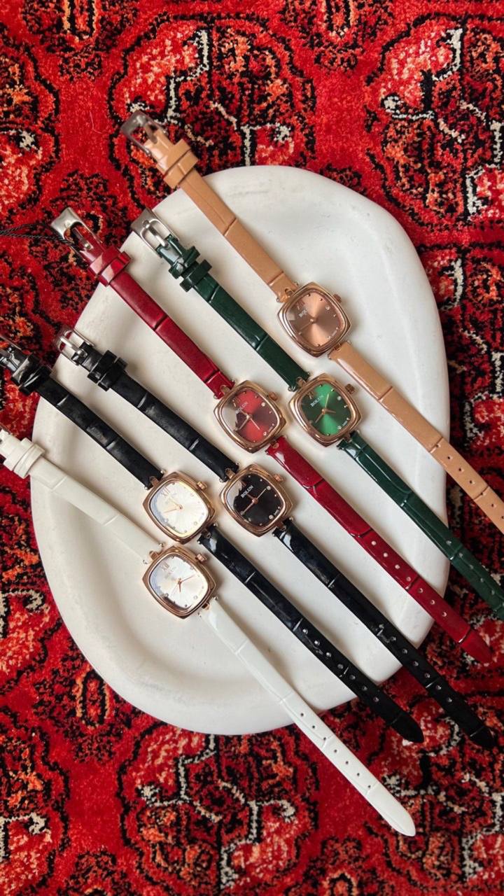 ساعت صفحه بیضی بندچرم